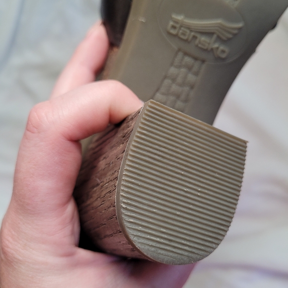 Dansko Dominque heels cross buckle strap sandals - Picture 10 of 16